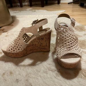 Authentic American Heritage cream knit wedge 6